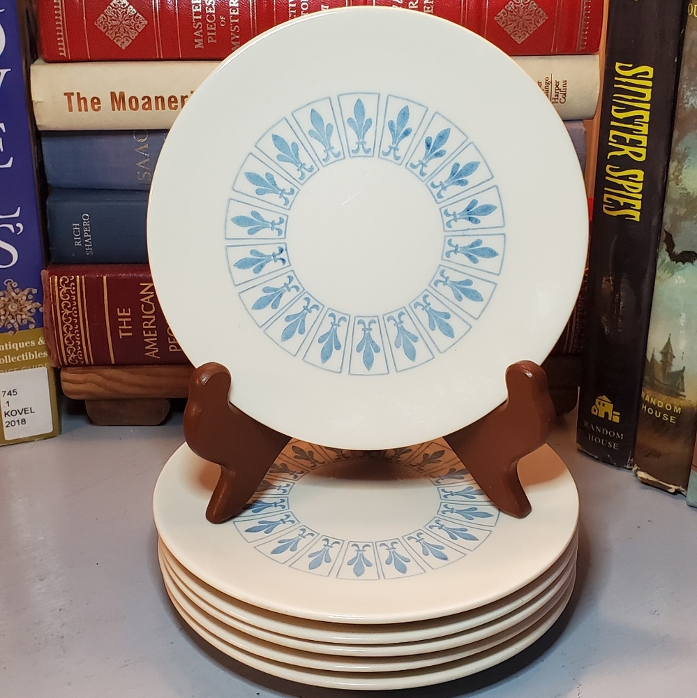 Vtg MCM Homer Laughlin Blue Fleur De Lis Saucers - Picture 1 of 7